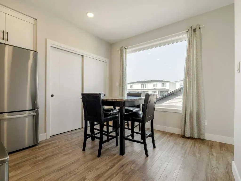 1143 Coalbrook Place W