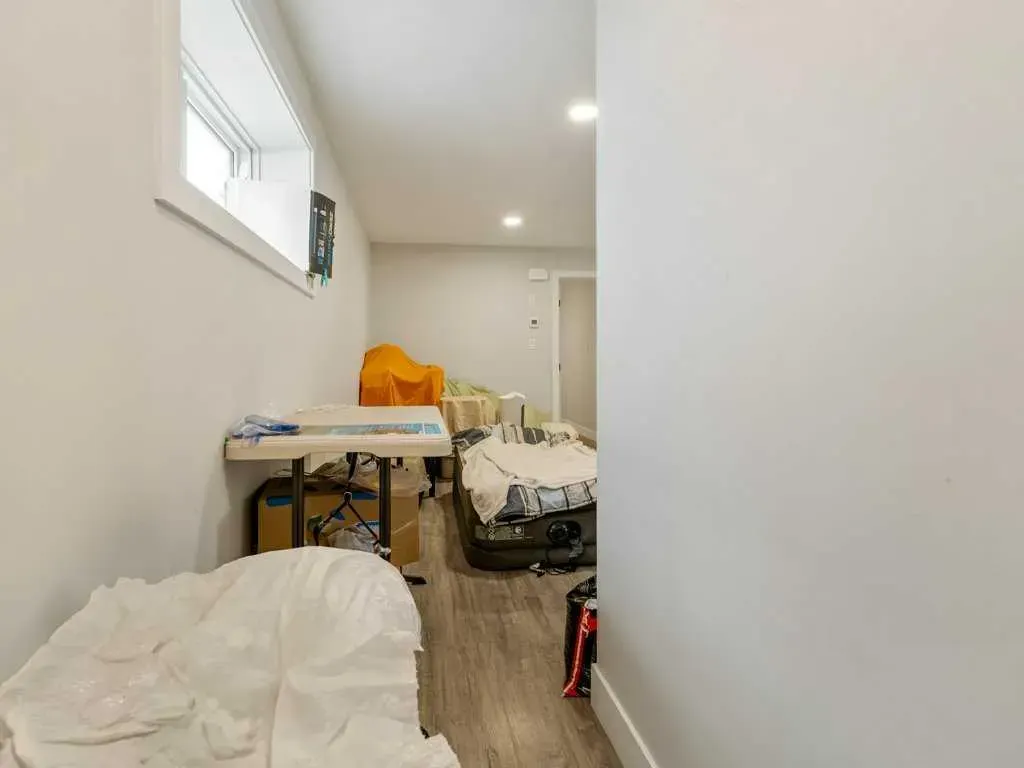 1143 Coalbrook Place W