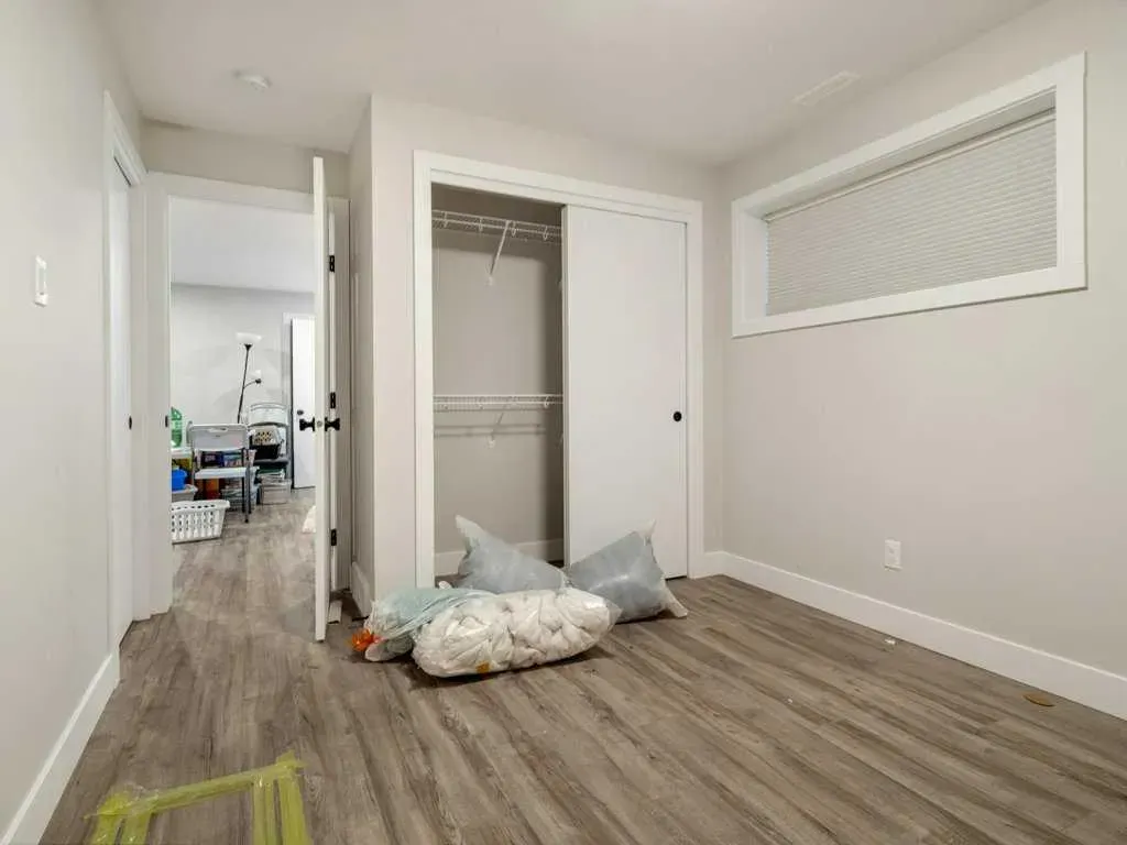 1143 Coalbrook Place W