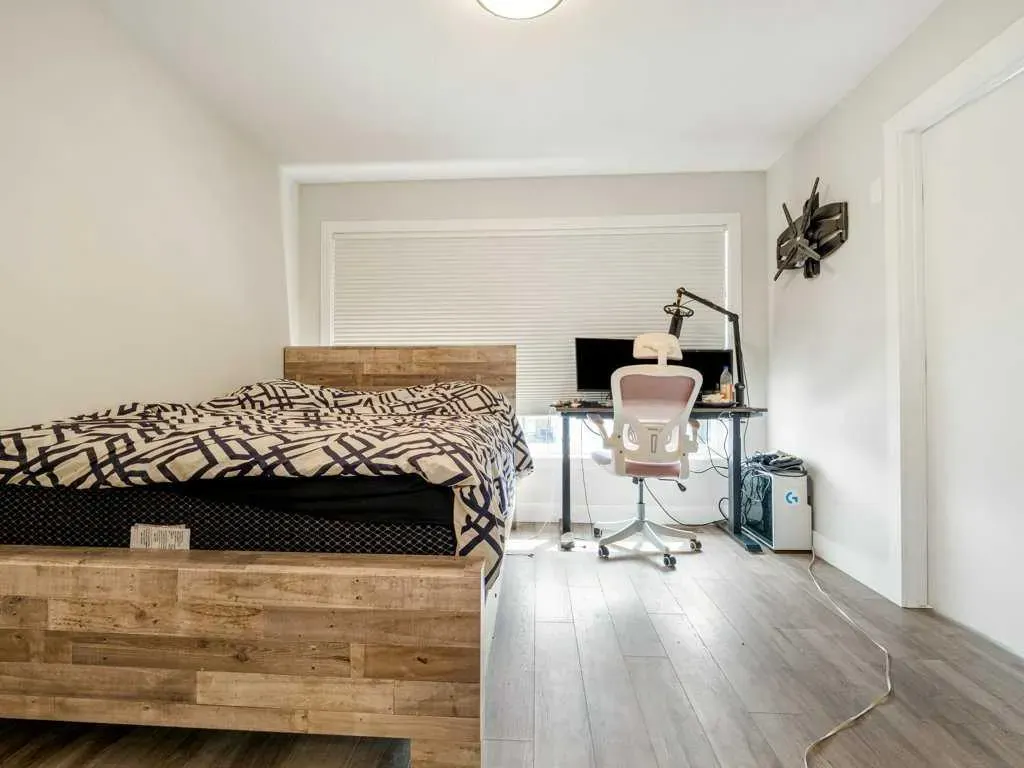 1143 Coalbrook Place W