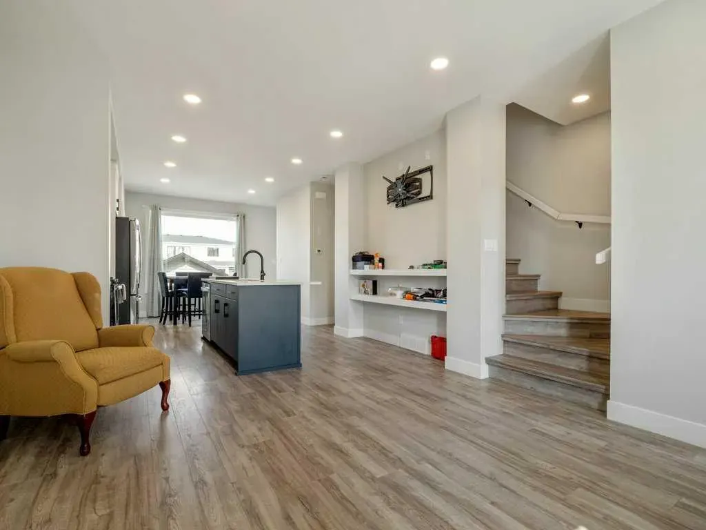 1143 Coalbrook Place W