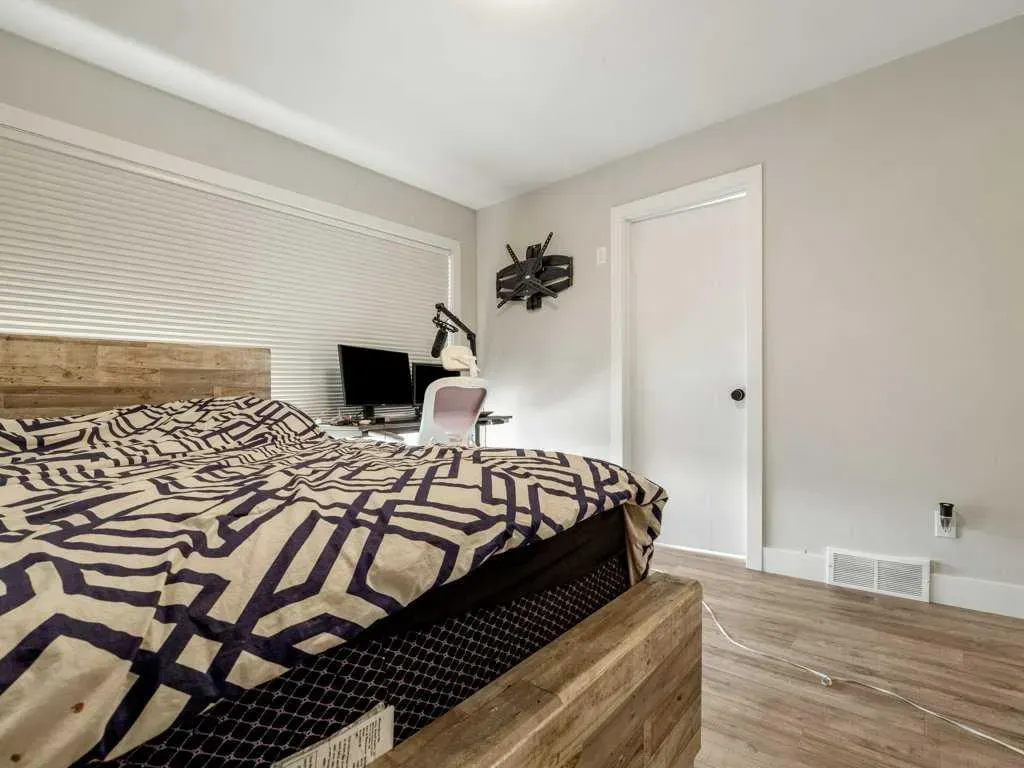 1143 Coalbrook Place W