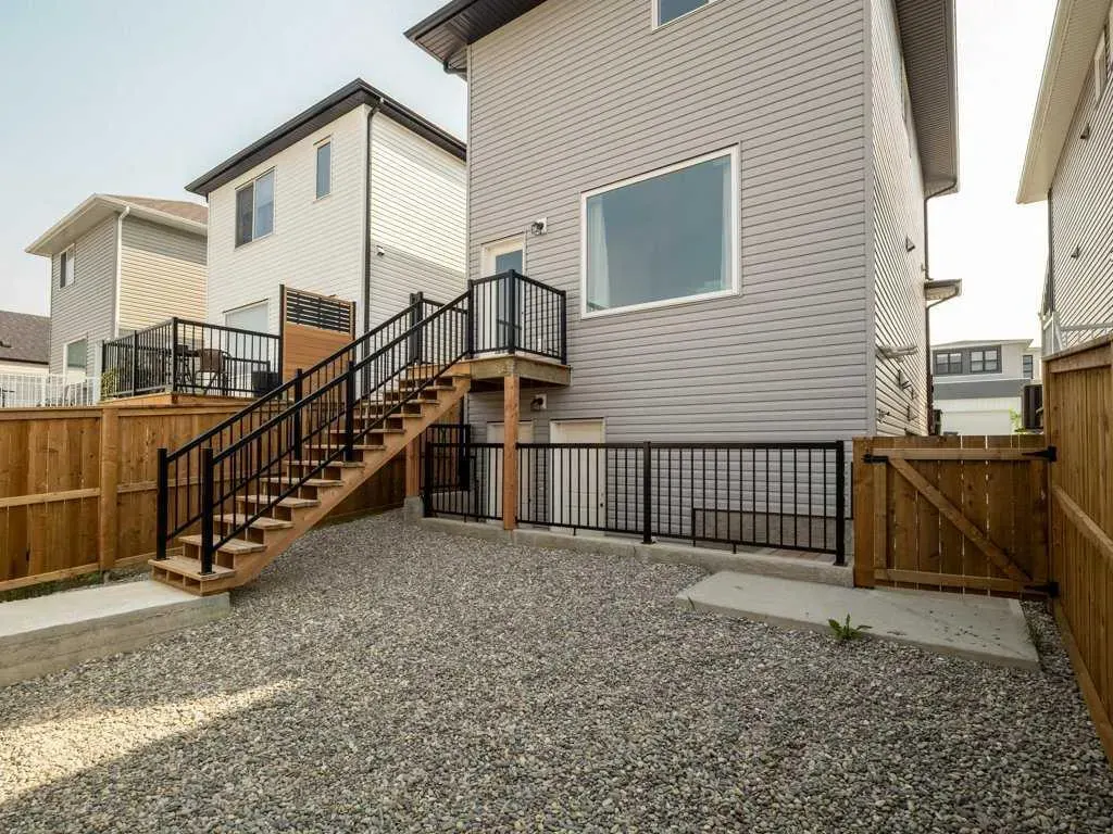1143 Coalbrook Place W