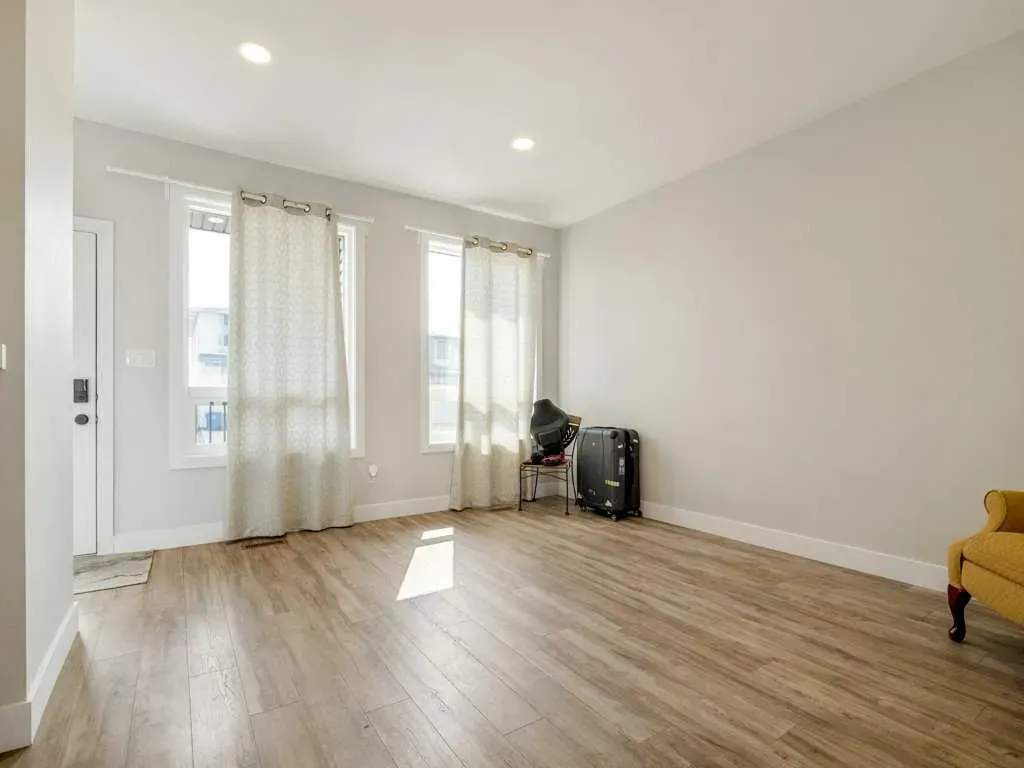 1143 Coalbrook Place W