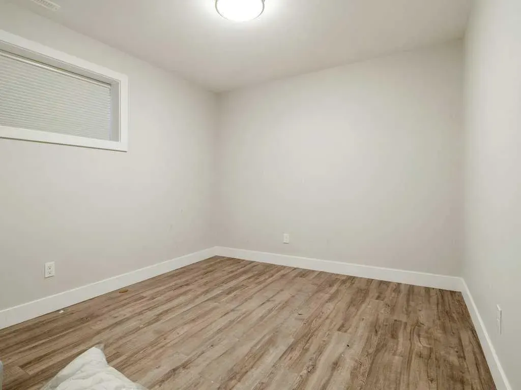 1143 Coalbrook Place W