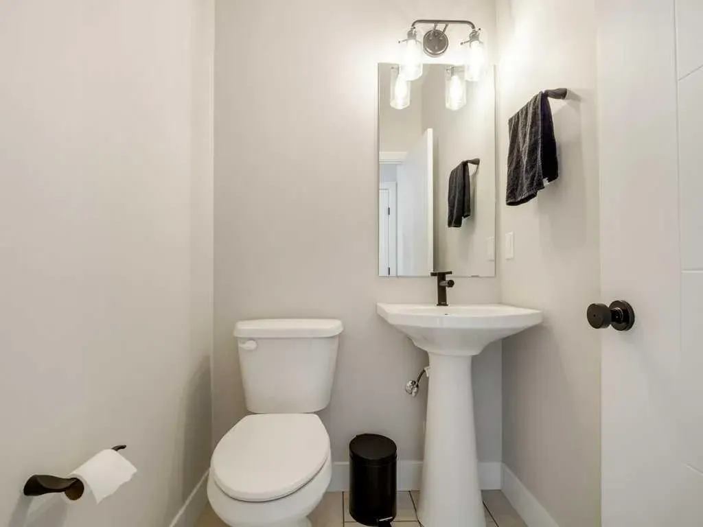 1143 Coalbrook Place W