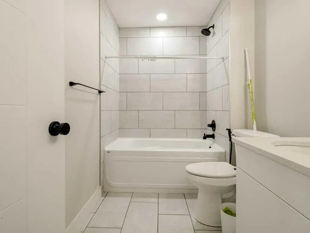 1143 Coalbrook Place W