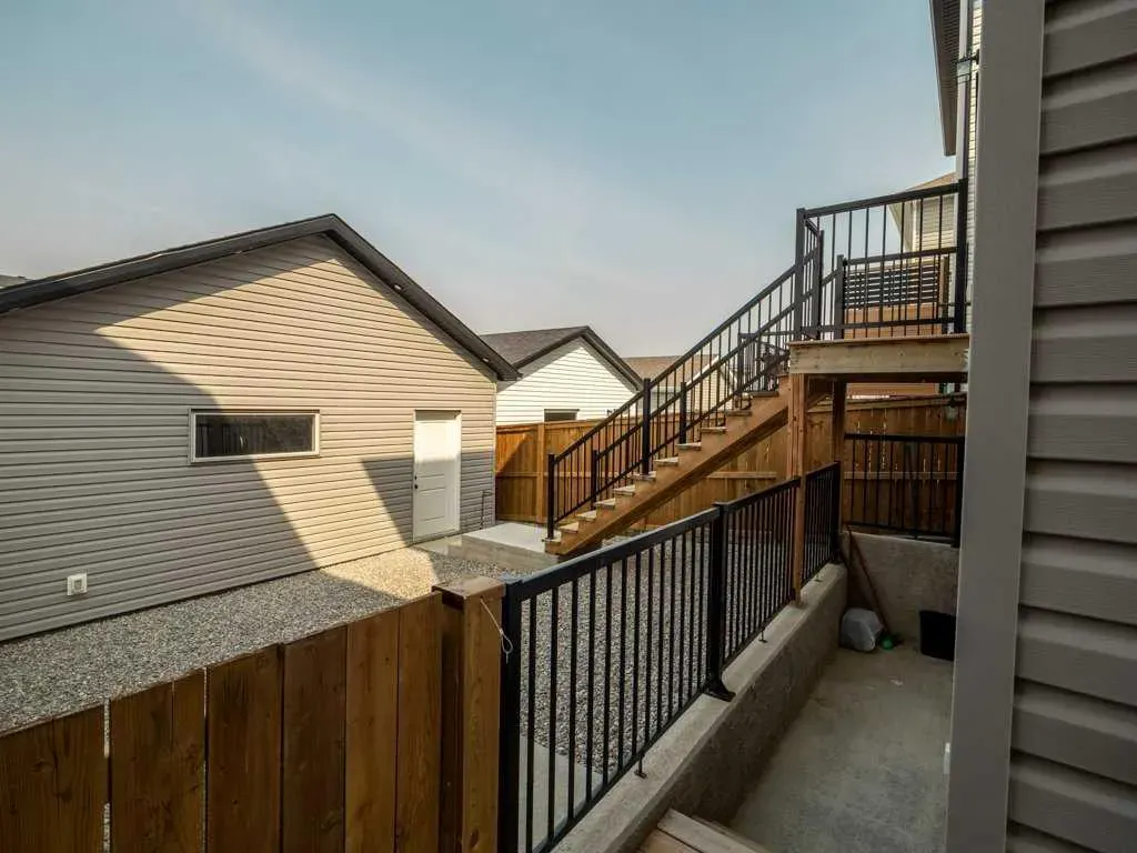 1143 Coalbrook Place W
