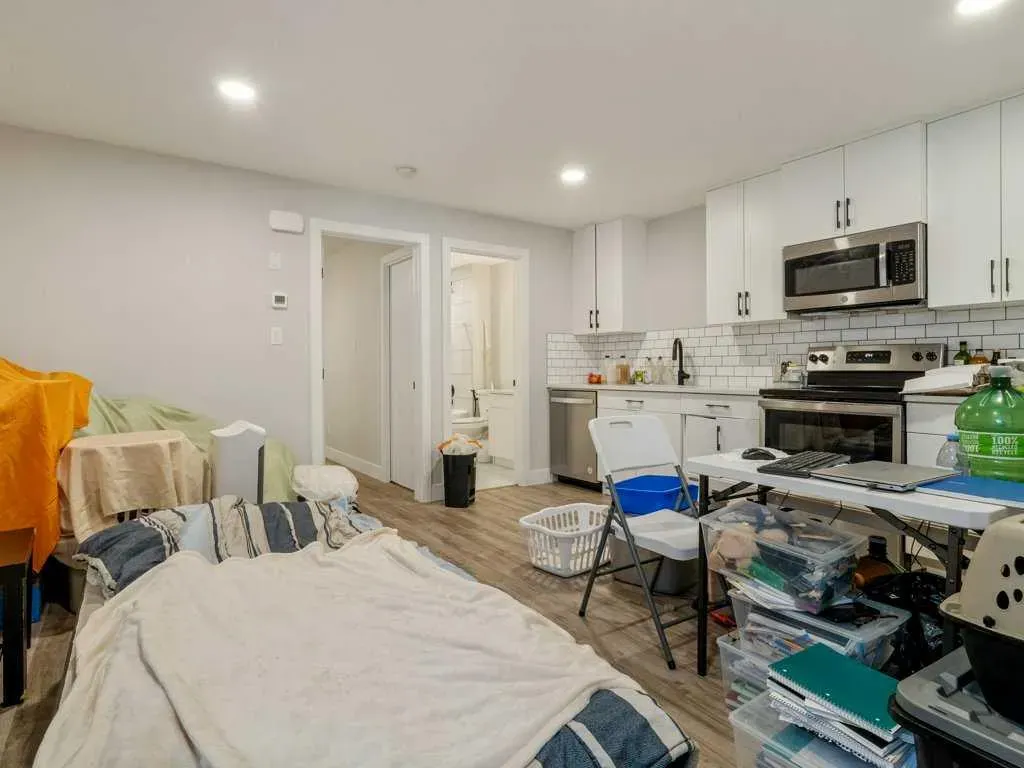 1143 Coalbrook Place W