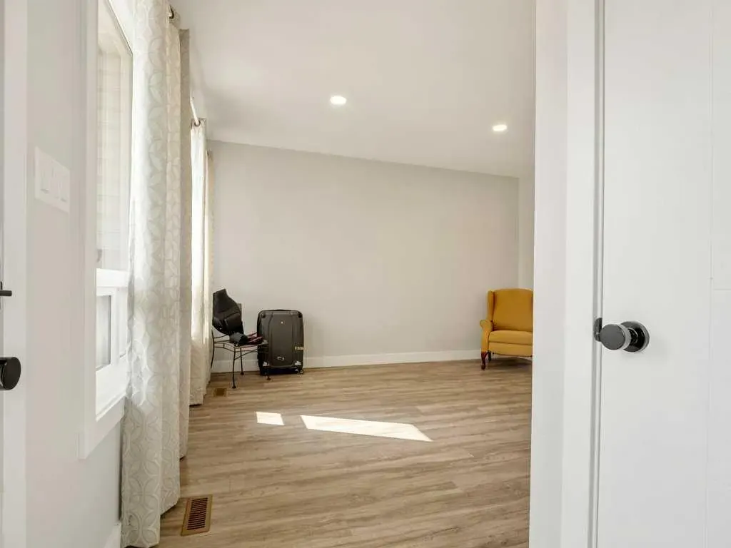 1143 Coalbrook Place W