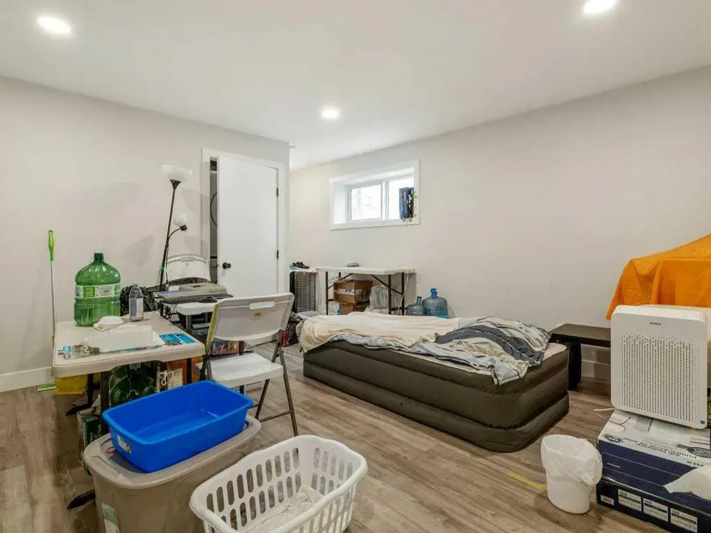 1143 Coalbrook Place W