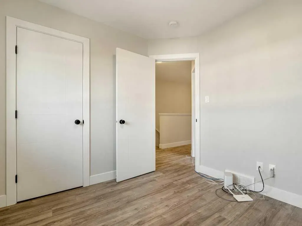 1143 Coalbrook Place W