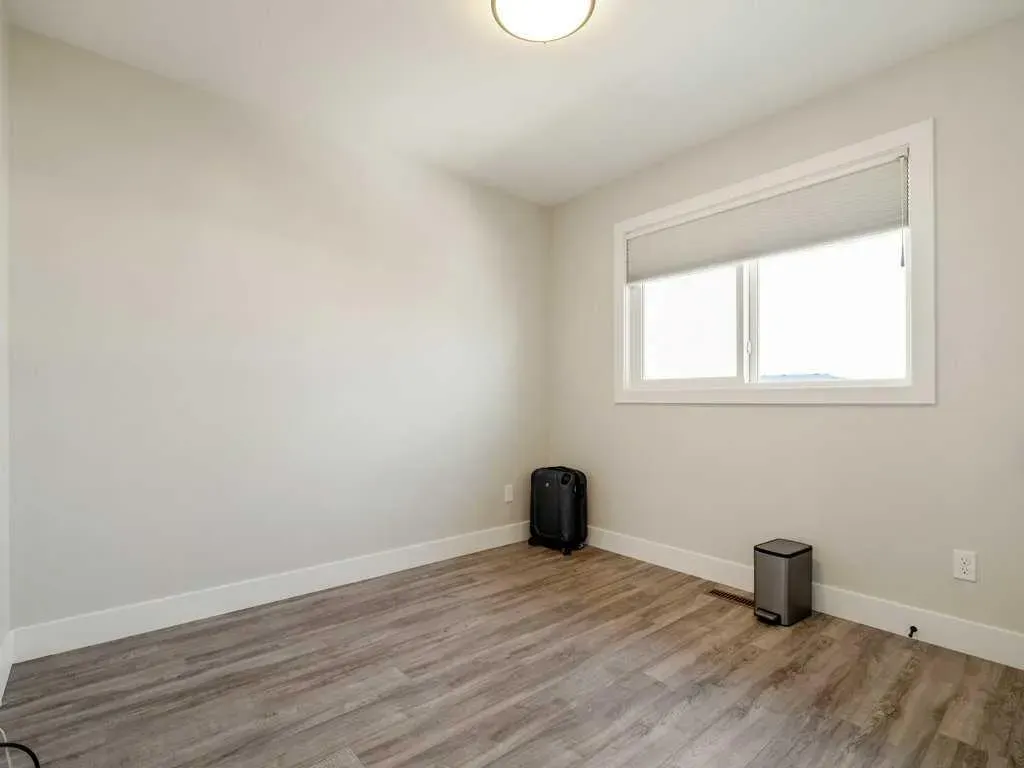 1143 Coalbrook Place W
