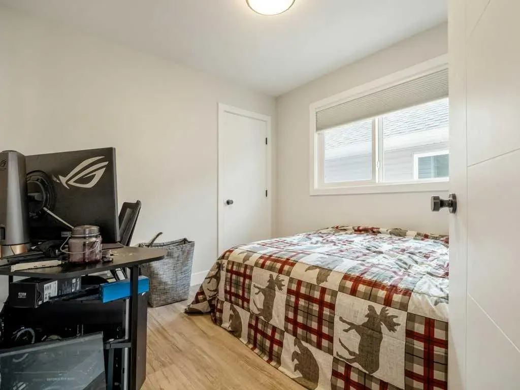 1143 Coalbrook Place W