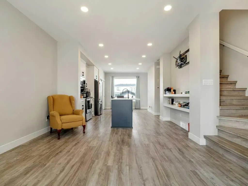 1143 Coalbrook Place W