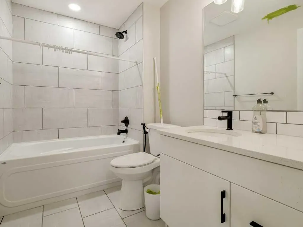1143 Coalbrook Place W