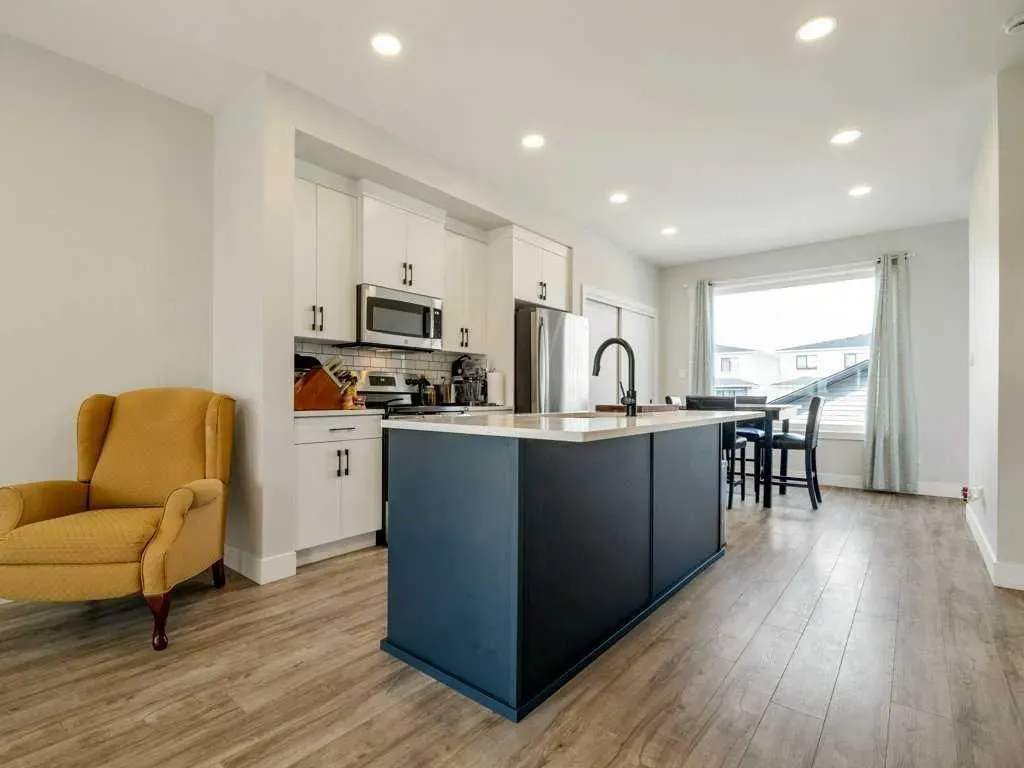 1143 Coalbrook Place W