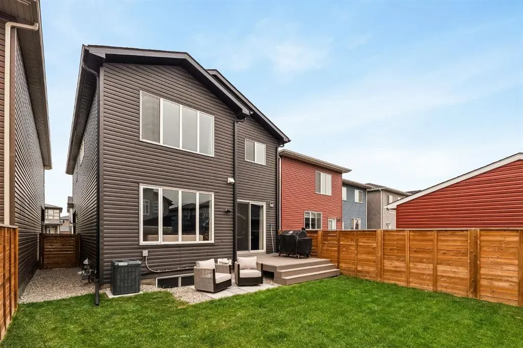 229 Walgrove Way SE