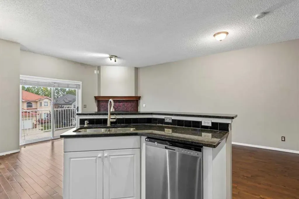 39 Hamptons Link NW