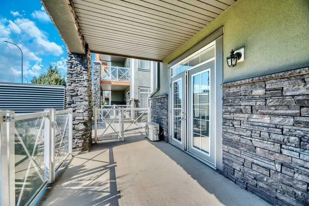 1005B Westmount Drive, #102