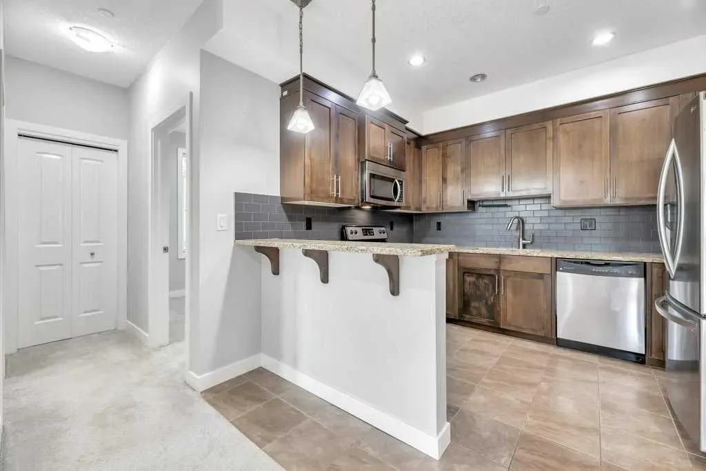 1005B Westmount Drive, #102