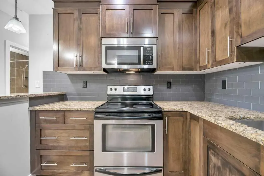 1005B Westmount Drive, #102