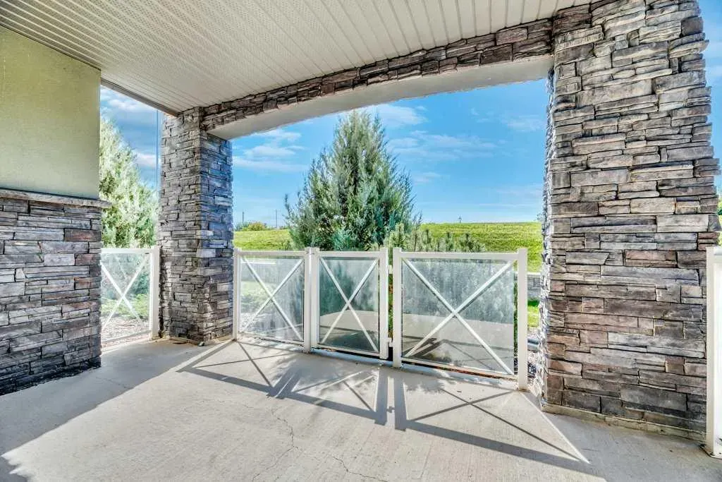 1005B Westmount Drive, #102