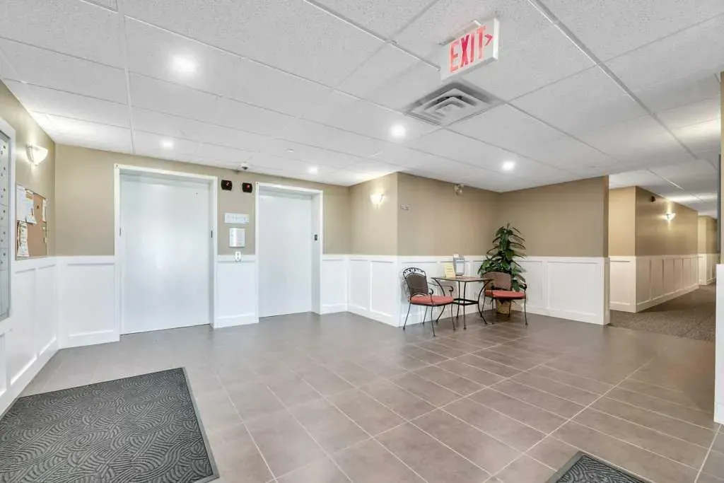 1005B Westmount Drive, #102