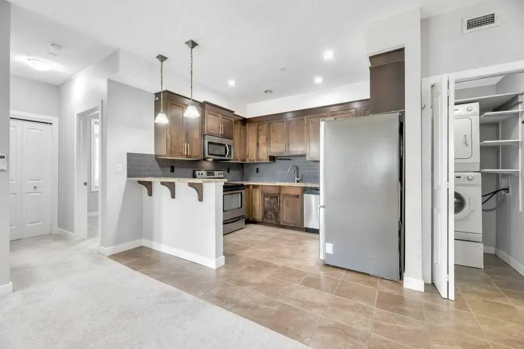 1005B Westmount Drive, #102