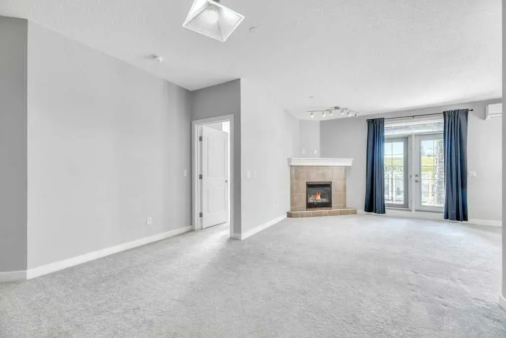 1005B Westmount Drive, #102