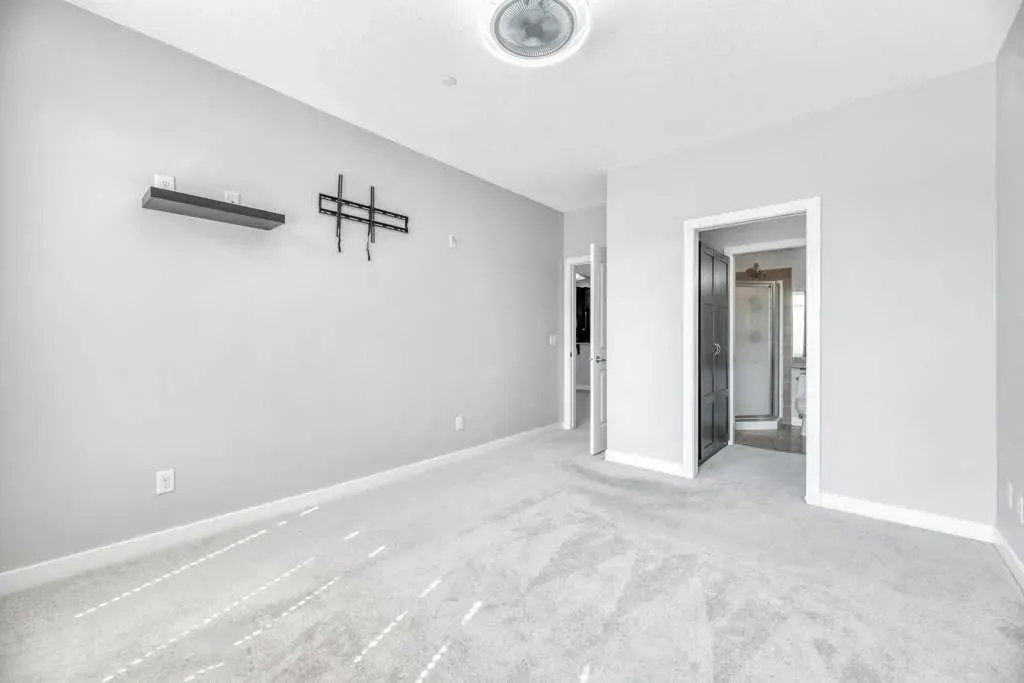 1005B Westmount Drive, #102