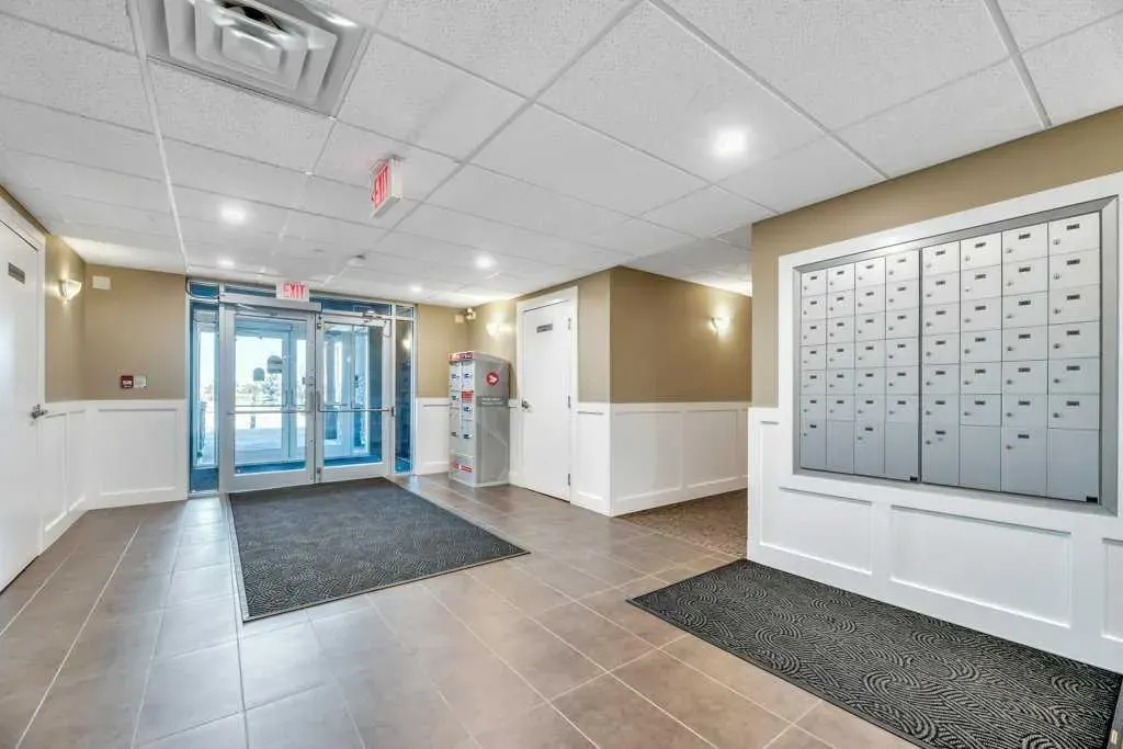 1005B Westmount Drive, #102