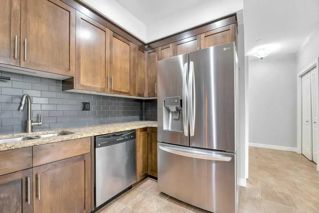 1005B Westmount Drive, #102