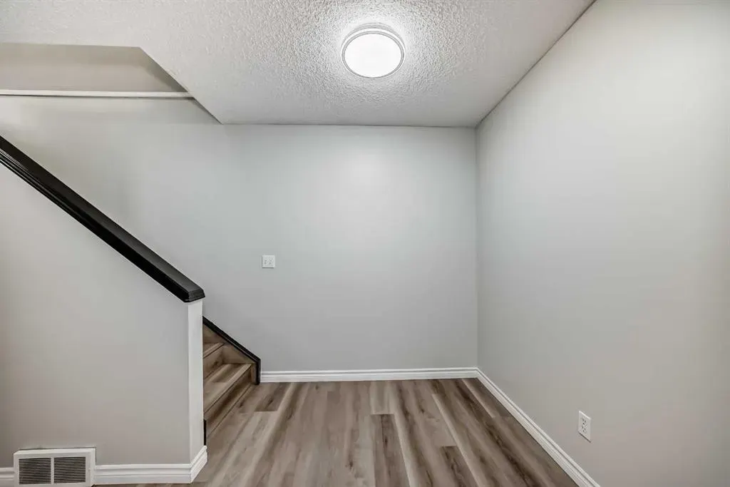 7 Westland Road, #2