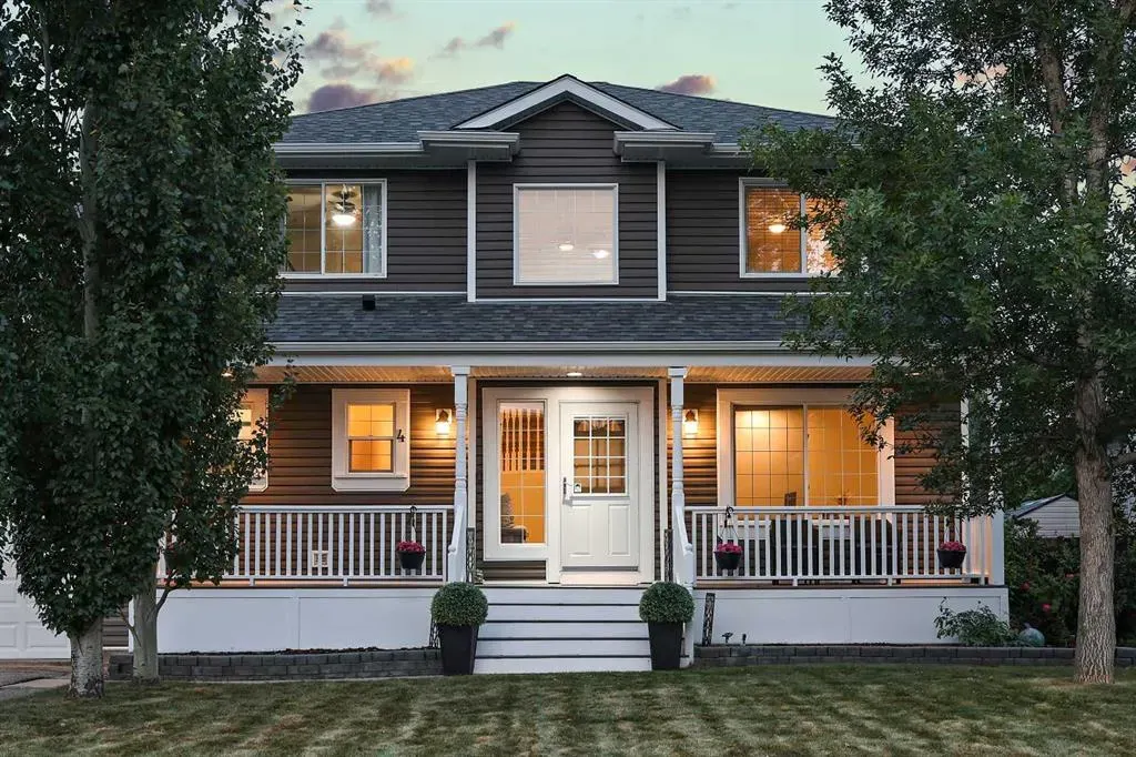 4 Lloyd Crescent NE