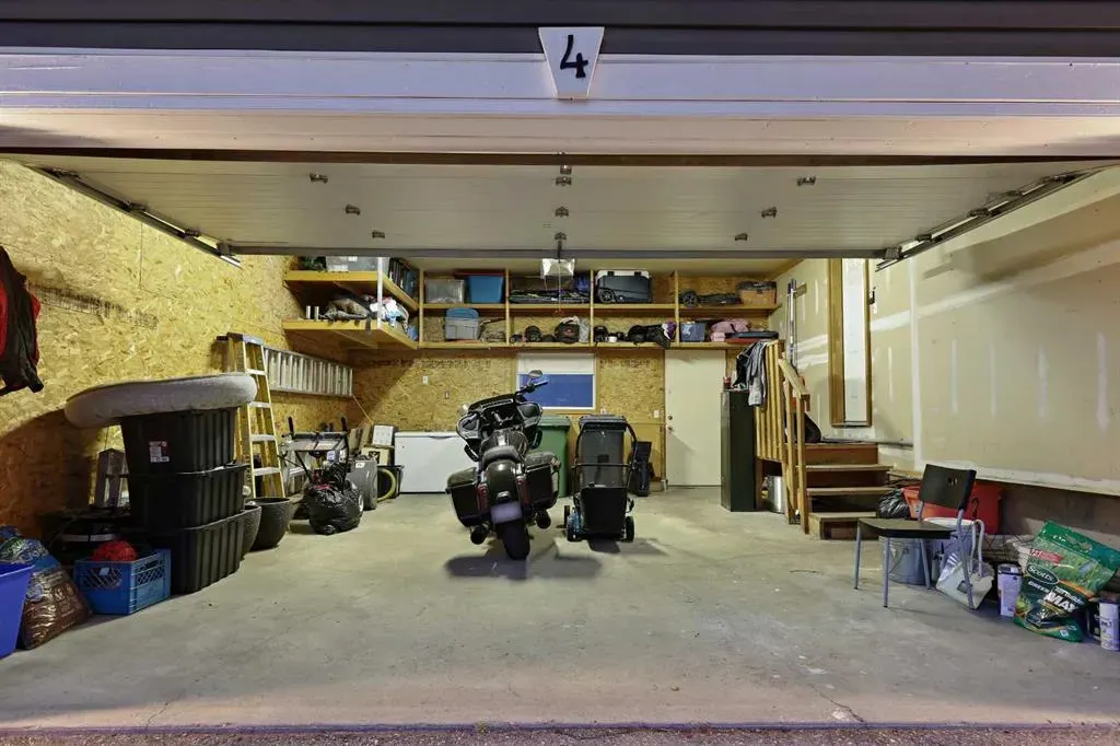 4 Lloyd Crescent NE