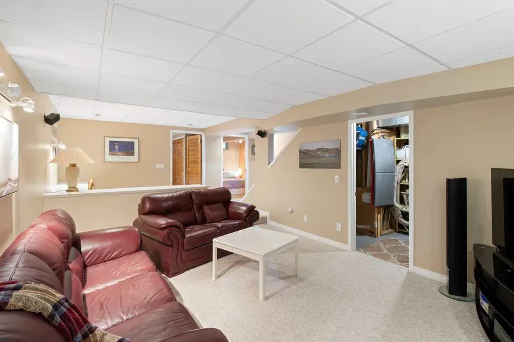 39 Woodgreen Drive SW