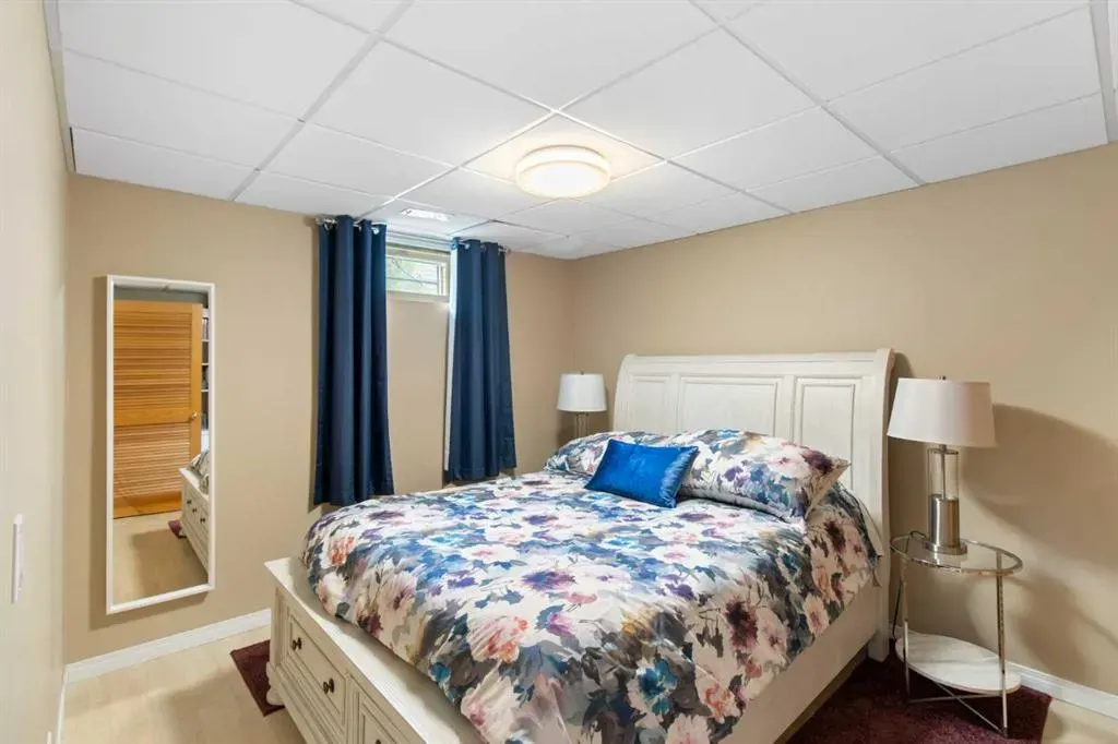 39 Woodgreen Drive SW