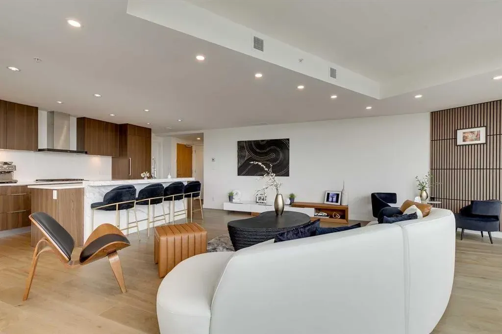 108 2 Street SW, #802