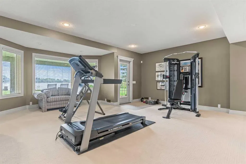 230 Mckenzie Lake Bay SE