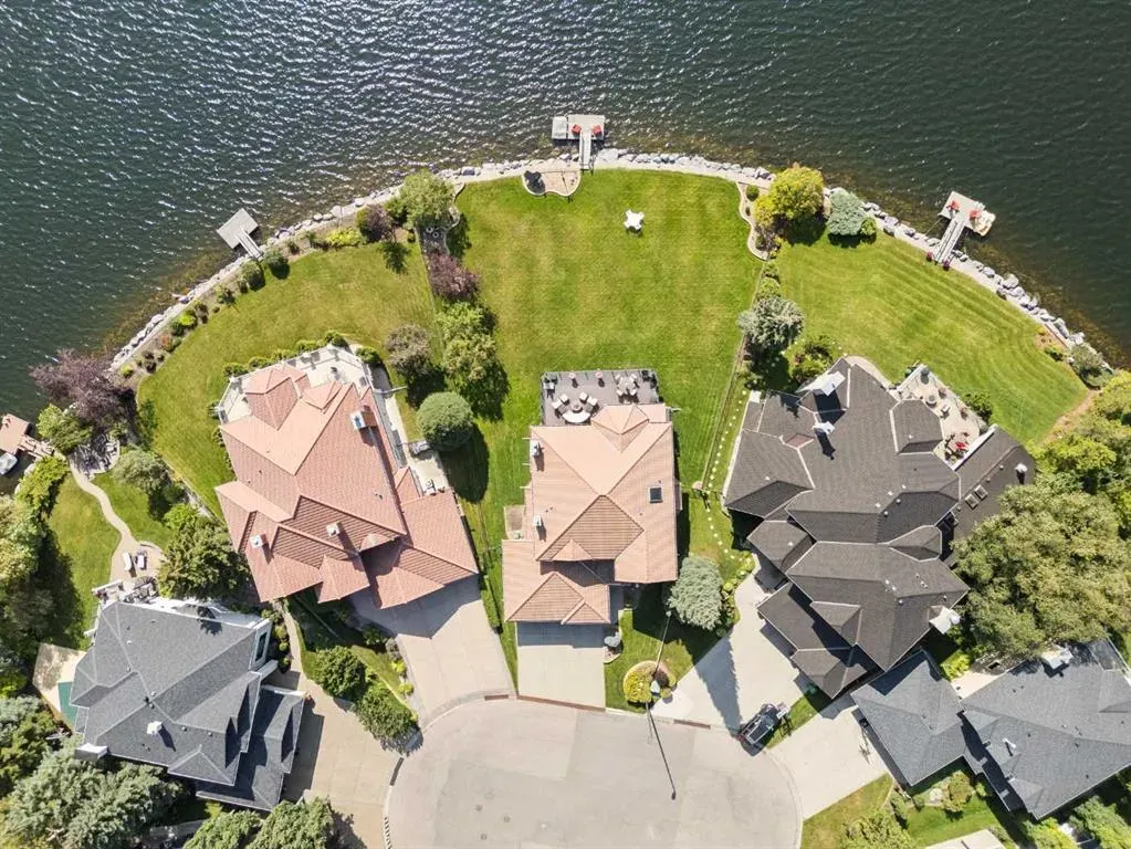 230 Mckenzie Lake Bay SE