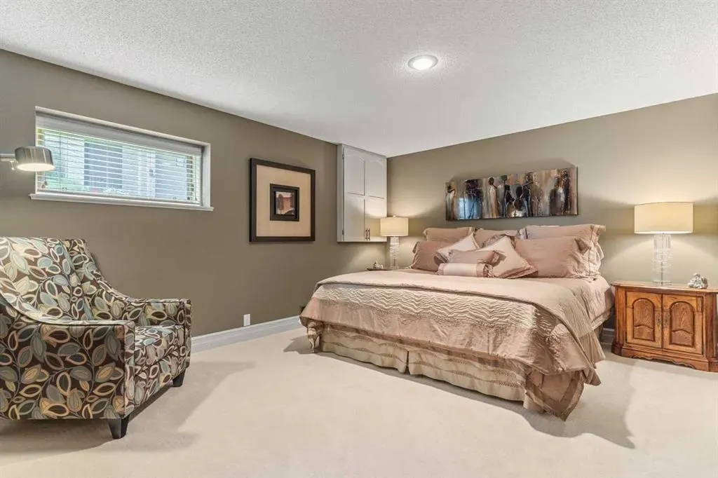 230 Mckenzie Lake Bay SE