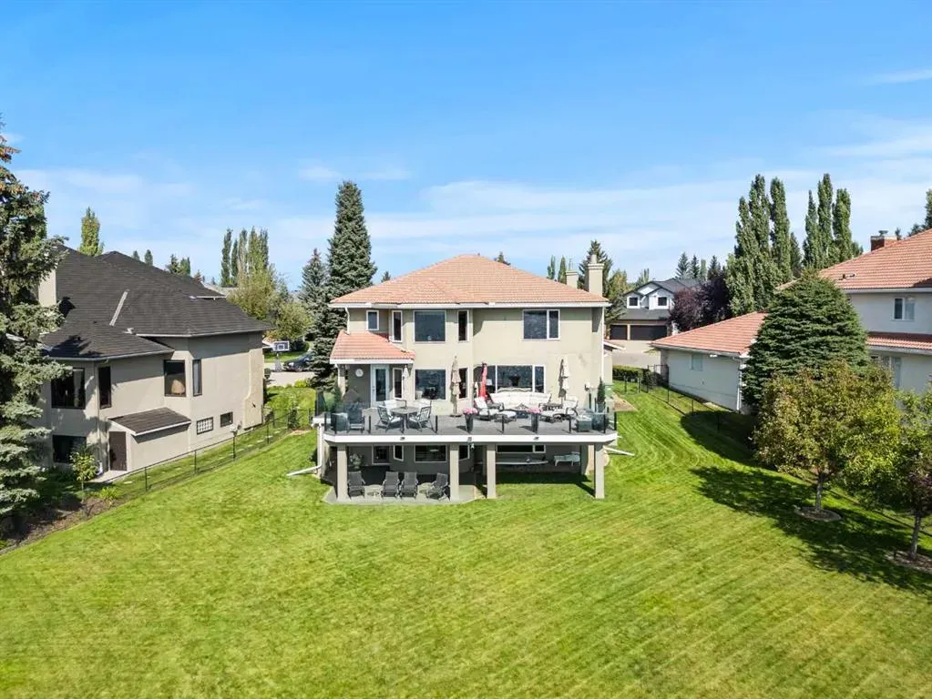 230 Mckenzie Lake Bay SE