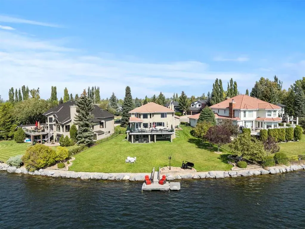 230 Mckenzie Lake Bay SE