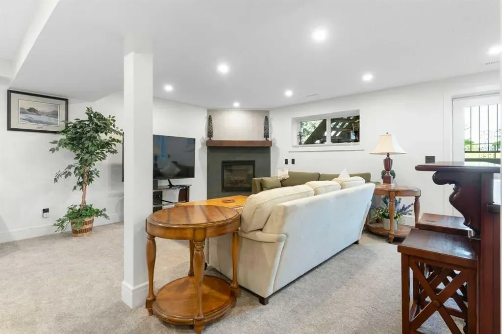 108 Citadel Park NW