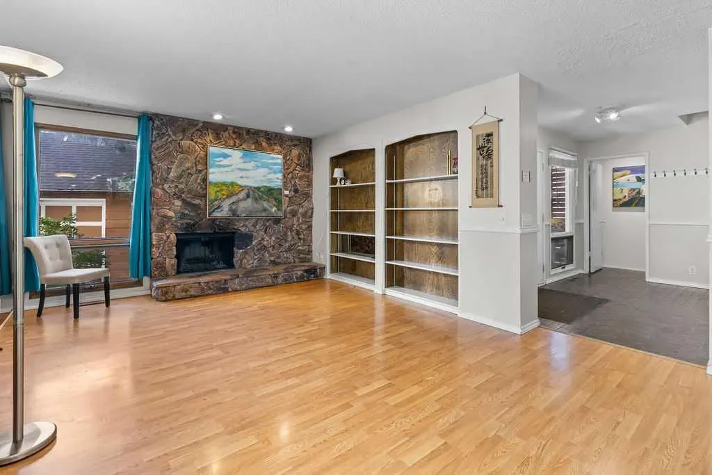 215 Ranchview Court NW
