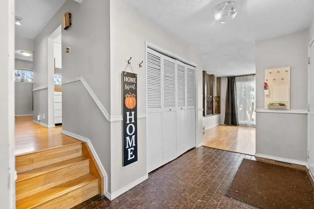215 Ranchview Court NW