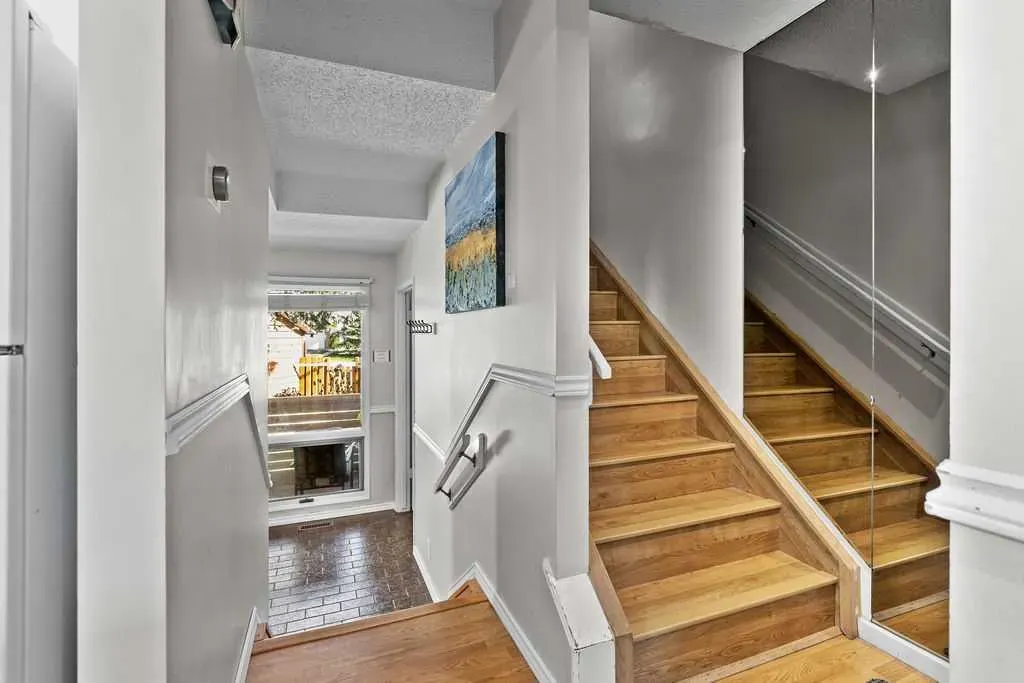 215 Ranchview Court NW