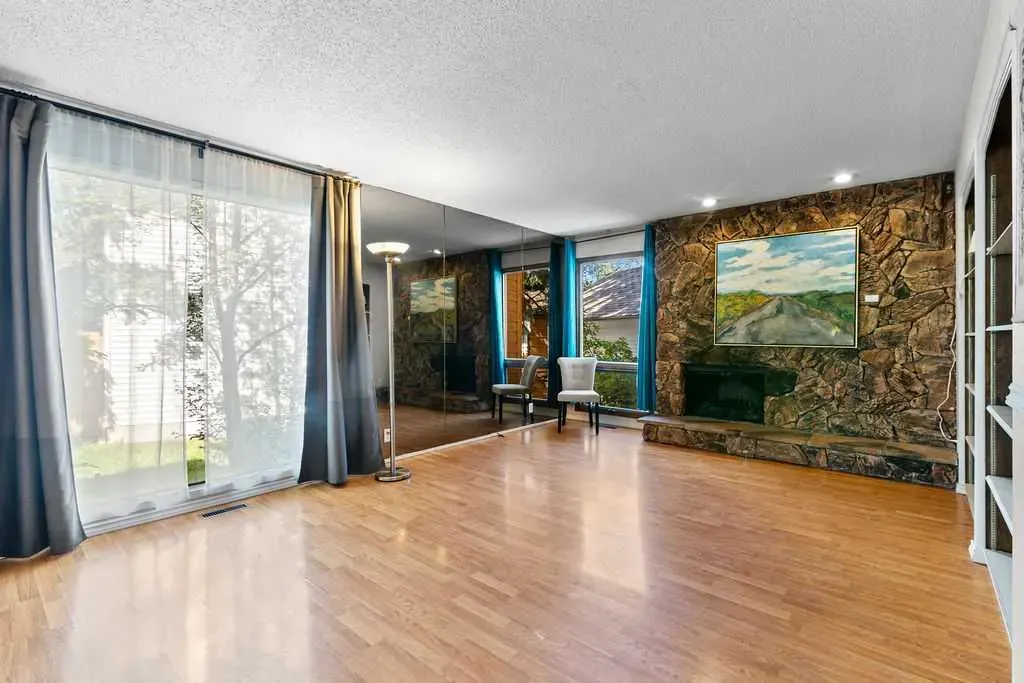 215 Ranchview Court NW