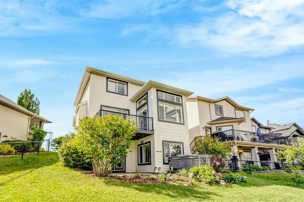 284 Kincora Heights NW